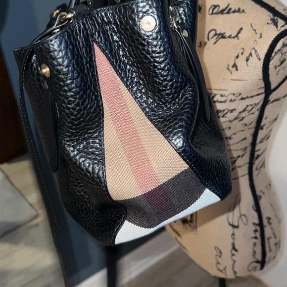 Burberry Maidstone Saddle Leather Bag - Picture 9 of 11